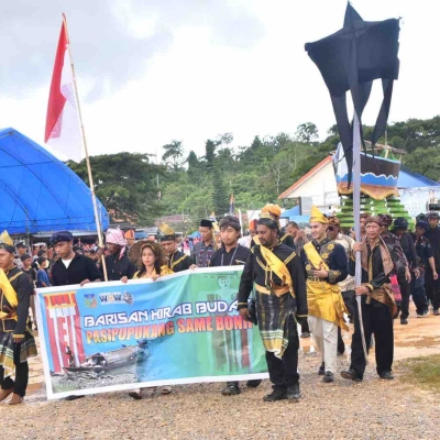 Tampil Memukau, Penampilan Etnis Bajau Mencuri Perhatian Penonton, Peserta Terbanyak di Kirab Budaya Perdana Konawe Kepulauan