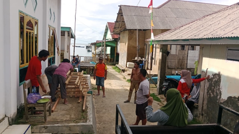 Masyarakat Bajau Wawonii Gotong Royong Siapkan Kalapaya dan Soppe’ untuk Kirab Budaya Konawe Kepulauan