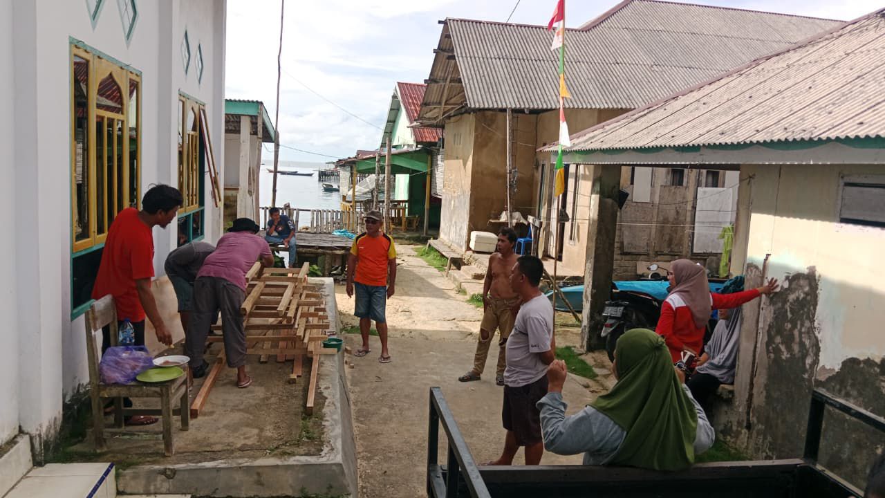 Masyarakat Bajau Wawonii Gotong Royong Siapkan Kalapaya dan Soppe’ untuk Kirab Budaya Konawe Kepulauan